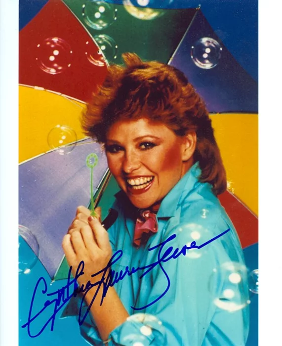 Lauren Tewes autograph