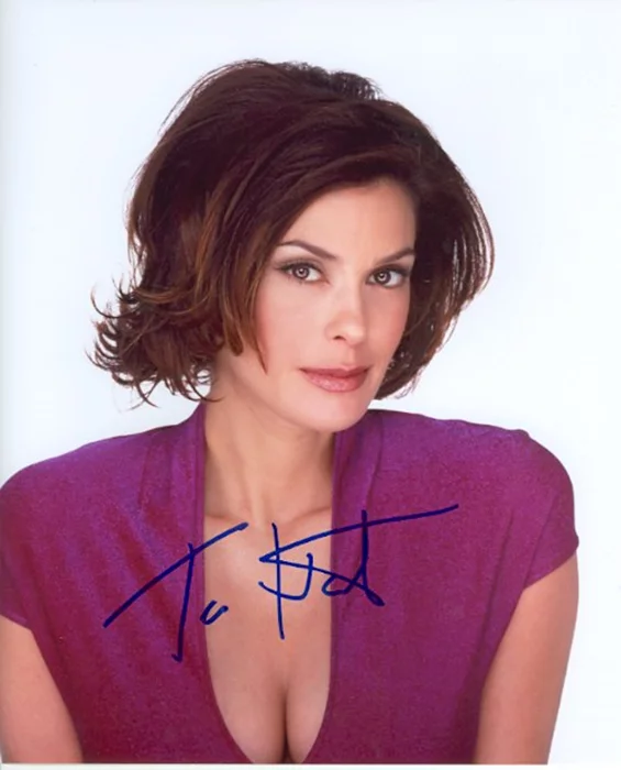 Teri Hatcher autograph