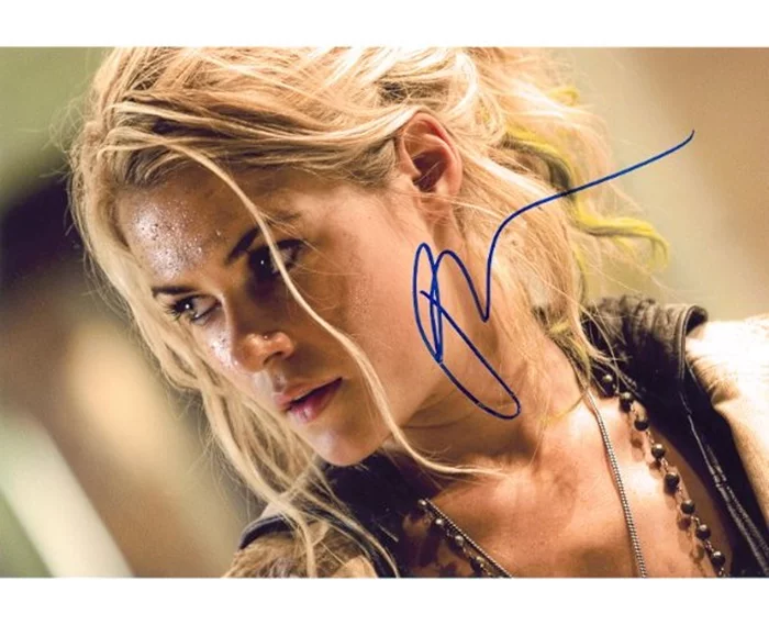 Rachael Taylor autograph