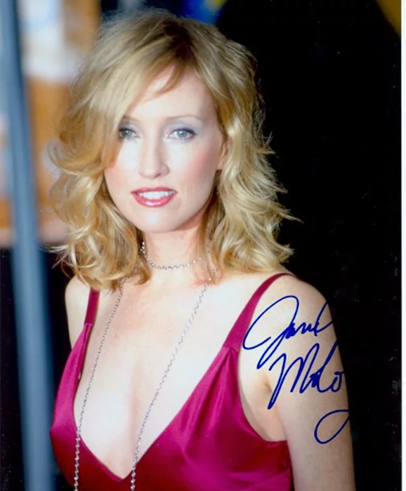 Janel Moloney autograph