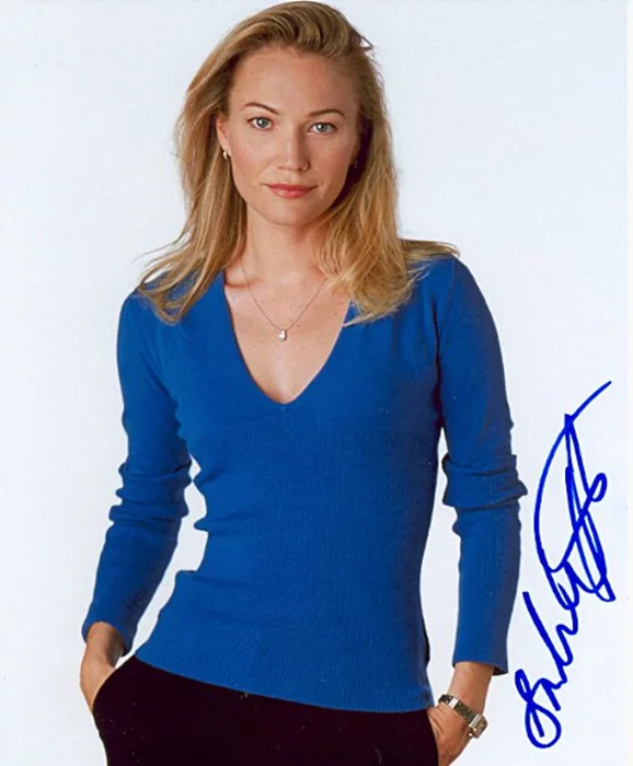 Sarah Wynter autograph