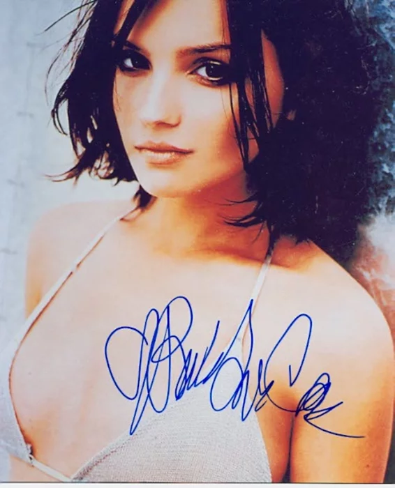 Rachael Leigh Cook autograph
