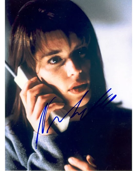 Neve Campbell autograph