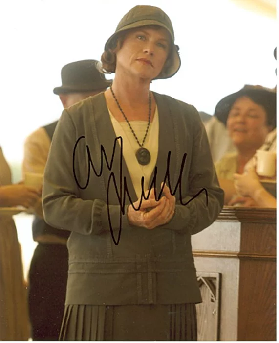 Amy Madigan autograph