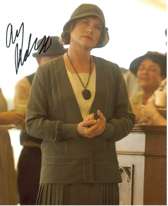 Amy Madigan autograph