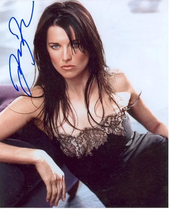 Lucy Lawless autograph
