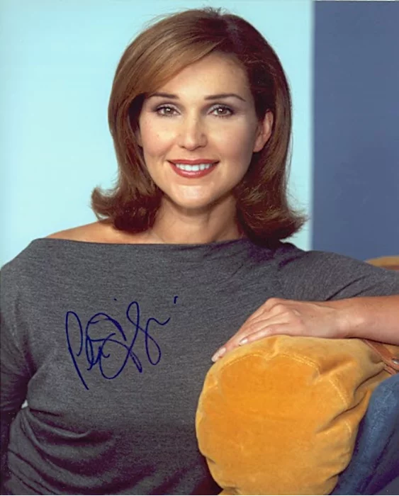 Peri Gilpin autograph