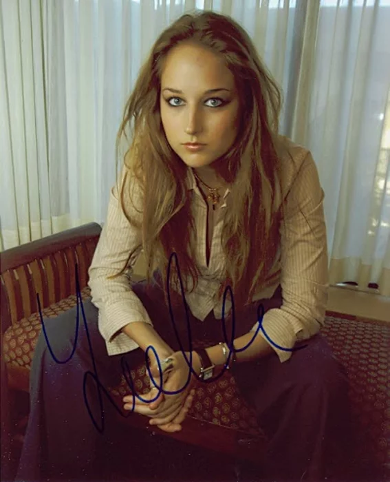 Leelee Sobieski autograph