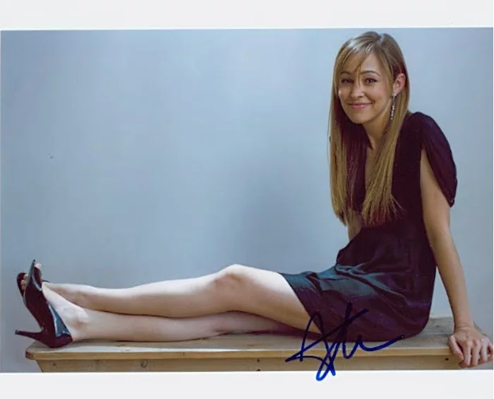 Autumn Reeser autograph