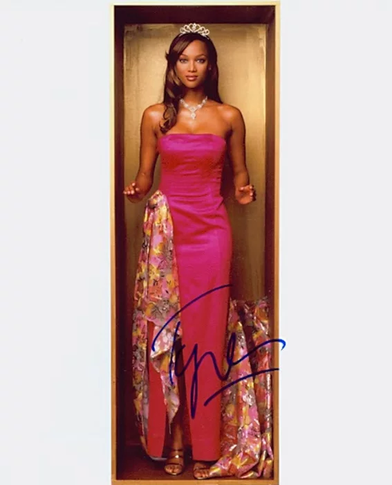 Tyra Banks autograph