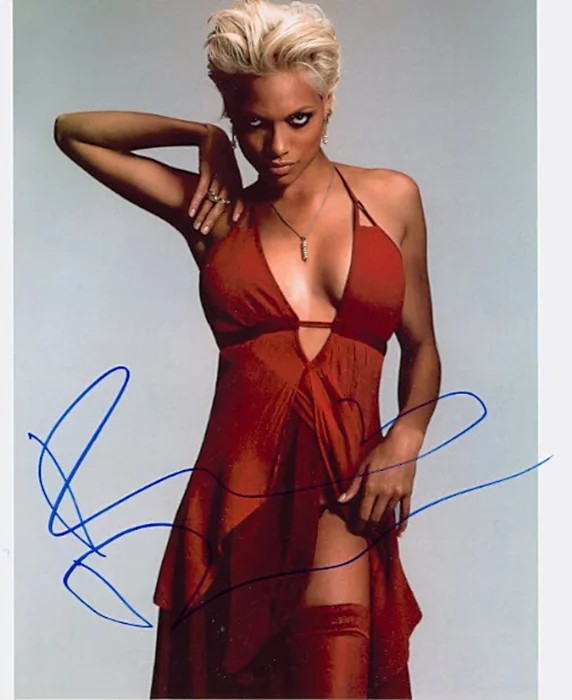 Rosario Dawson autograph