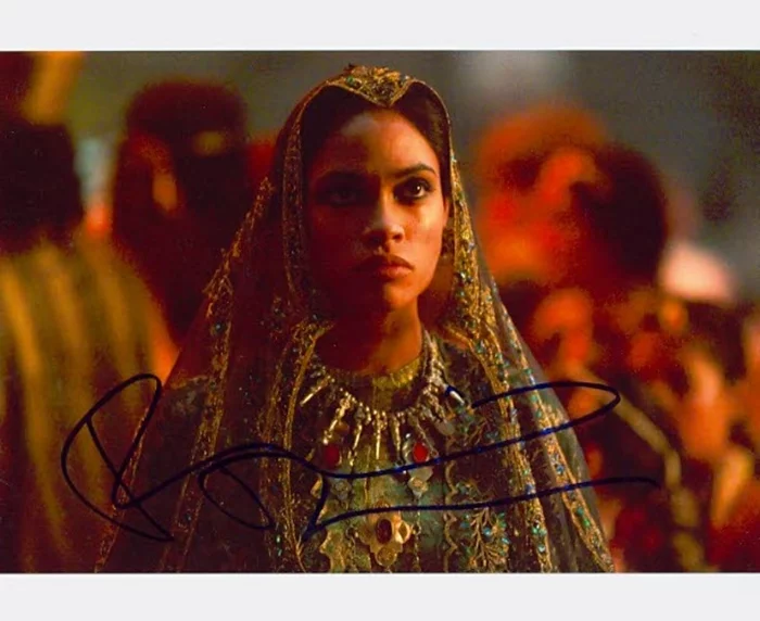 Rosario Dawson autograph