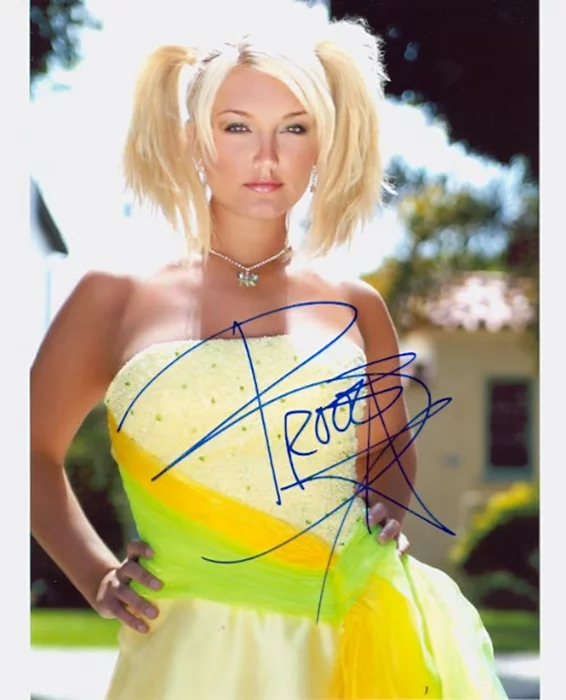 Brooke Hogan autograph