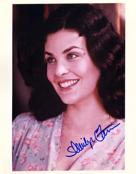 Sherilyn Fenn autograph
