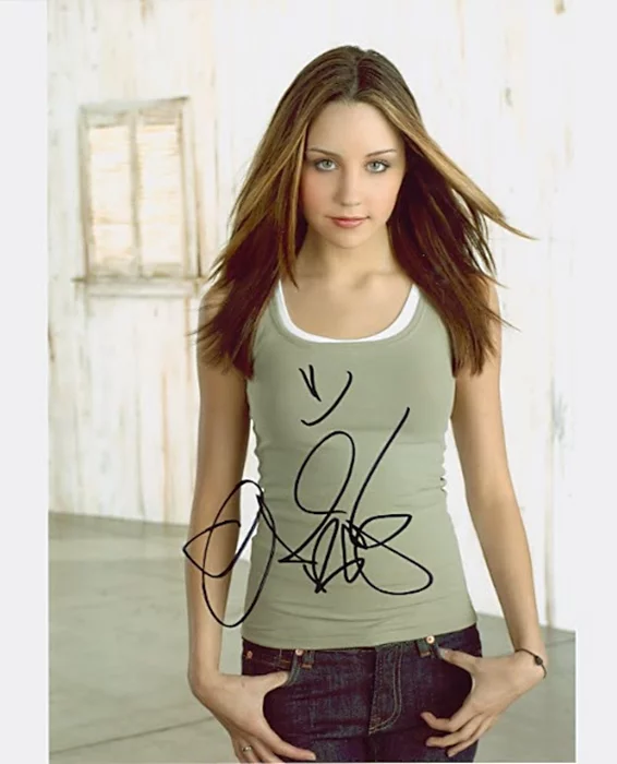 Amanda Bynes autograph