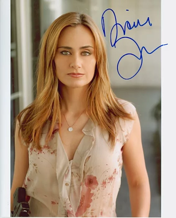 Diane Farr autograph