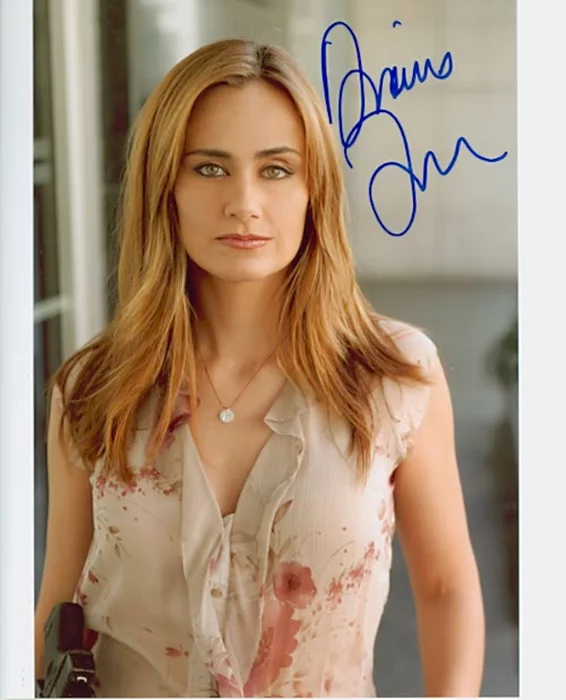 Diane Farr autograph
