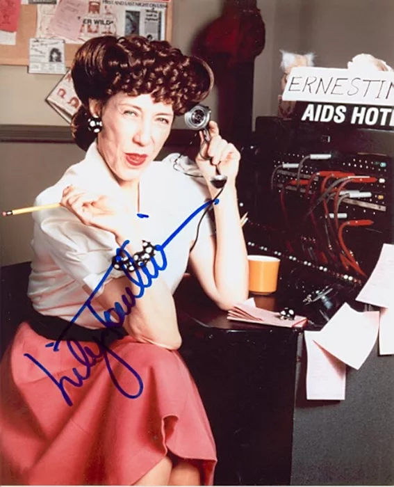 Lily Tomlin autograph