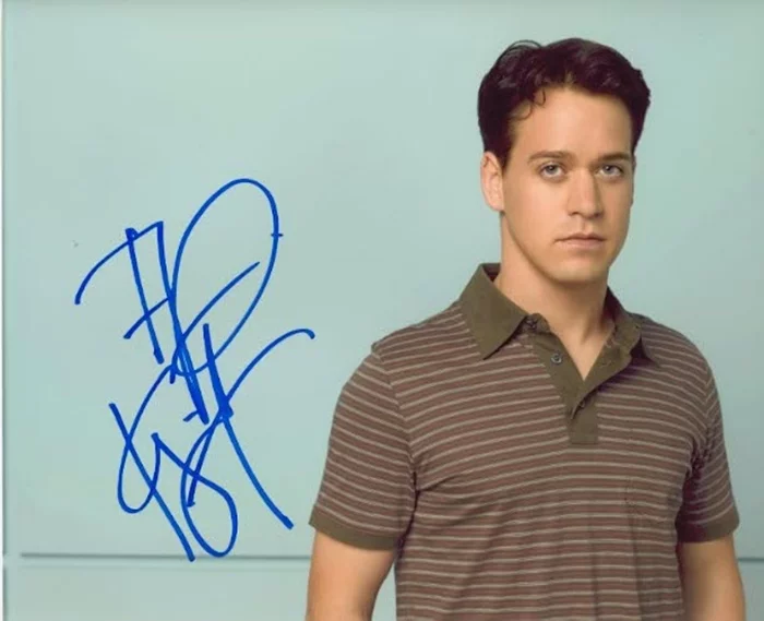 T.R. Knight autograph
