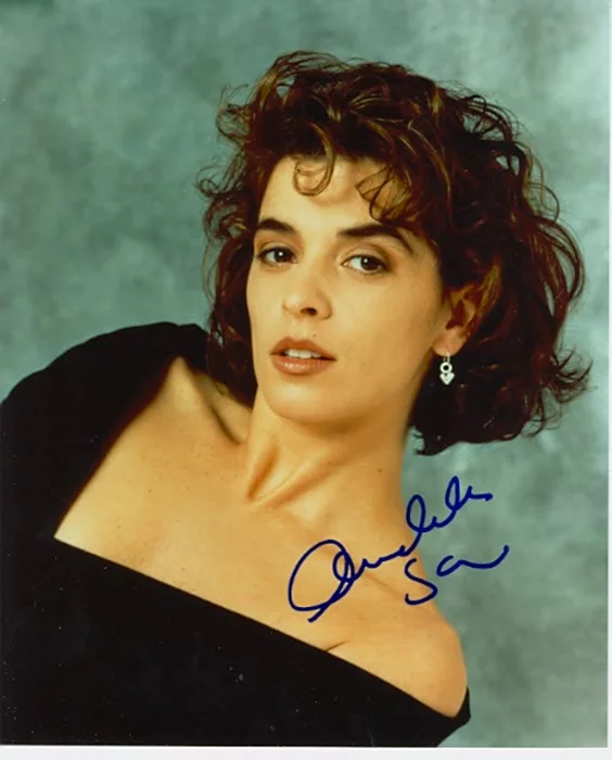 Annabella Sciorra autograph