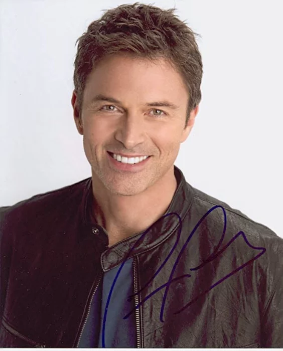 Tim Daly autograph