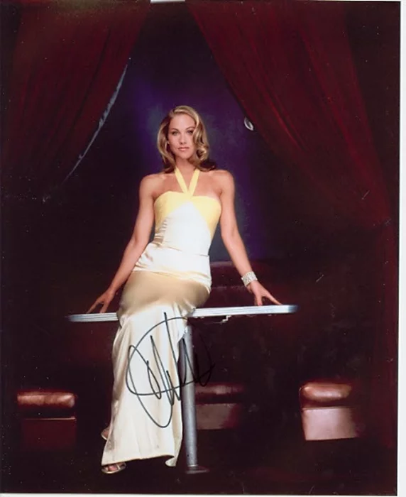 Christina Applegate autograph