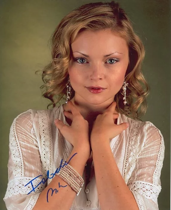 Izabella Miko autograph