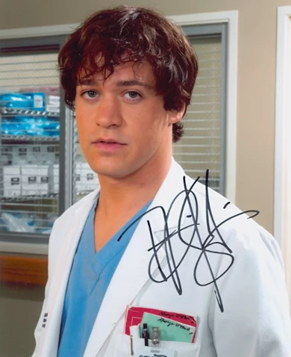 T.R. Knight autograph