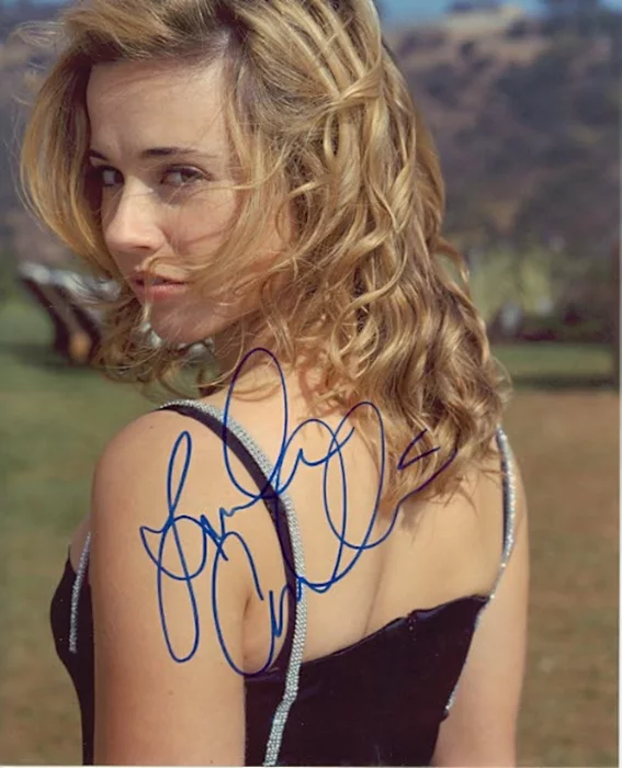 Linda Cardellini autograph