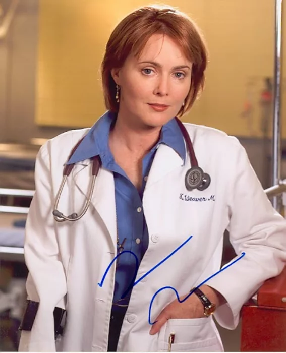 Laura Innes autograph