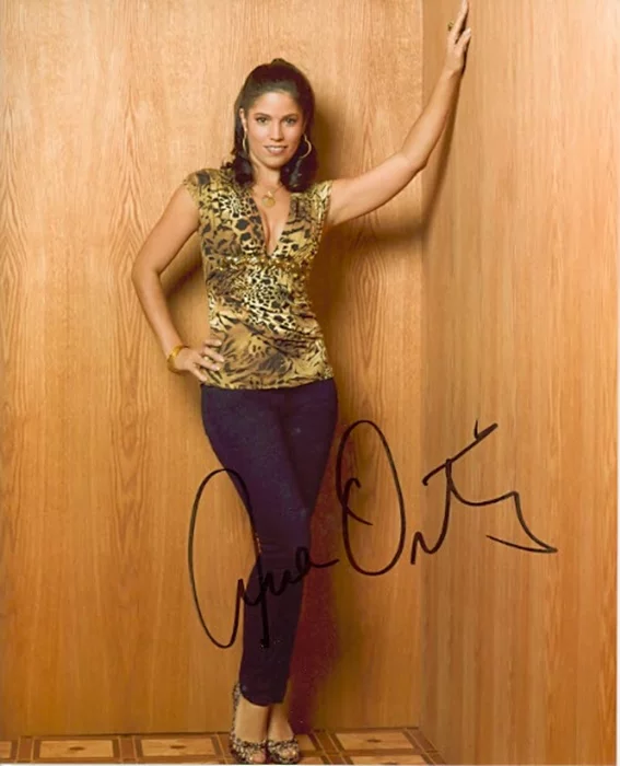 Ana Ortiz autograph