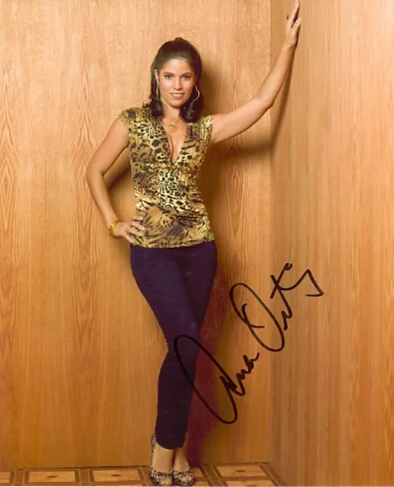 Ana Ortiz autograph