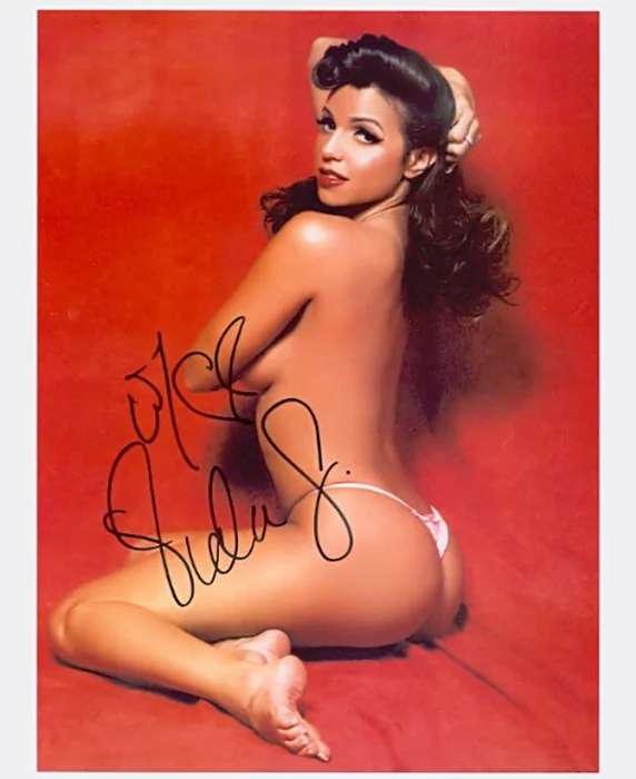 Vida Guerra autograph
