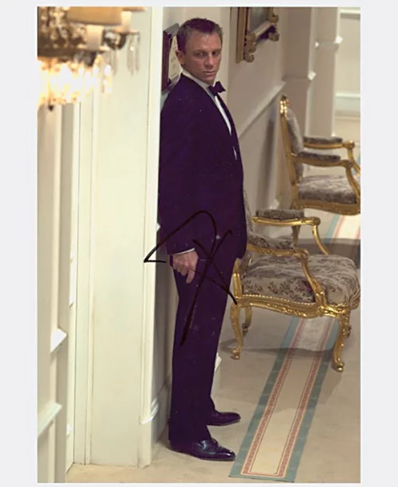 Daniel Craig autograph