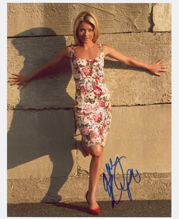 Kelly Ripa autograph