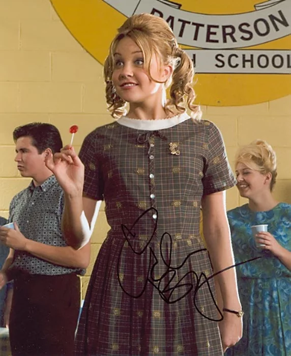 Amanda Bynes autograph