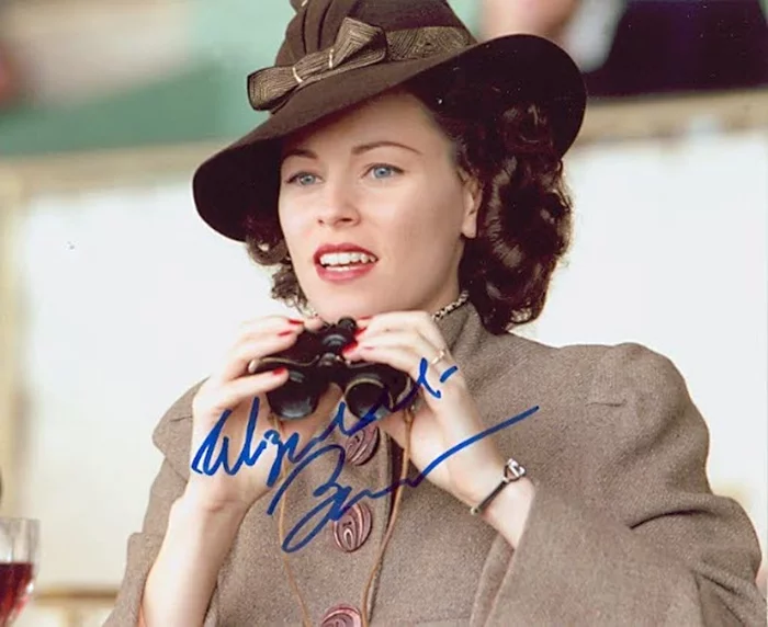 Elizabeth Banks autograph
