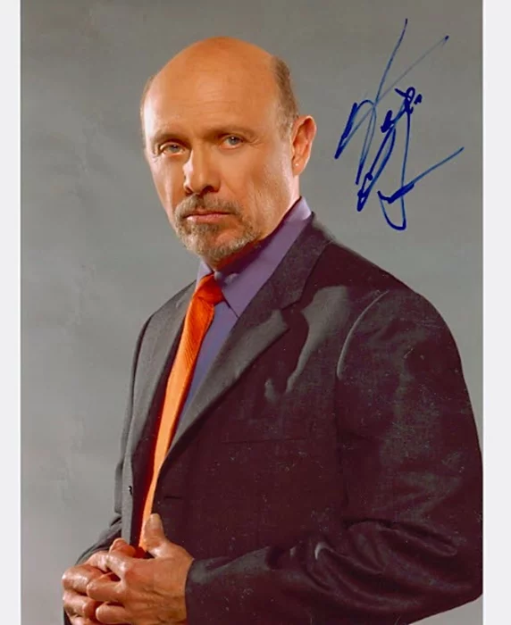 Hector Elizondo autograph