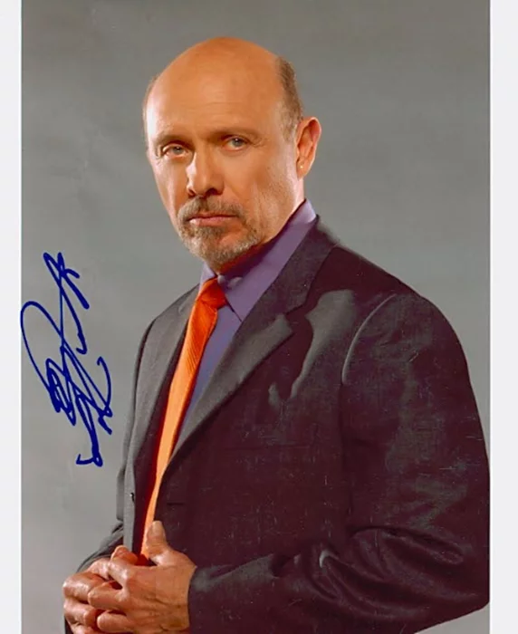 Hector Elizondo autograph