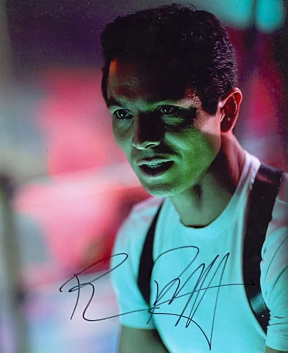 Benjamin Bratt autograph