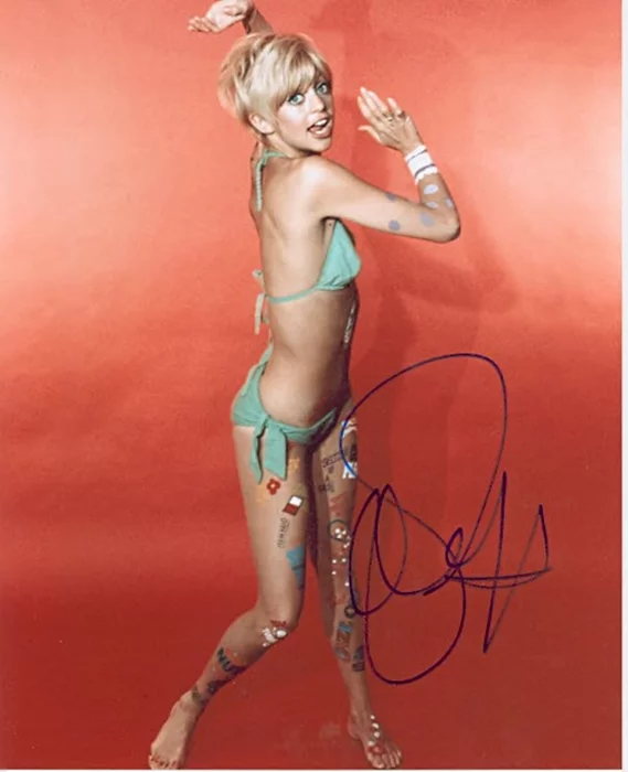 Goldie Hawn autograph