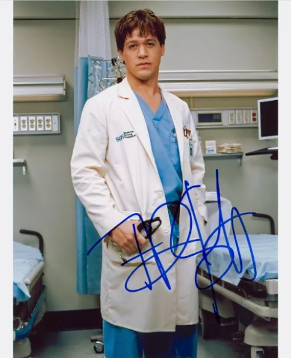 T.R. Knight autograph