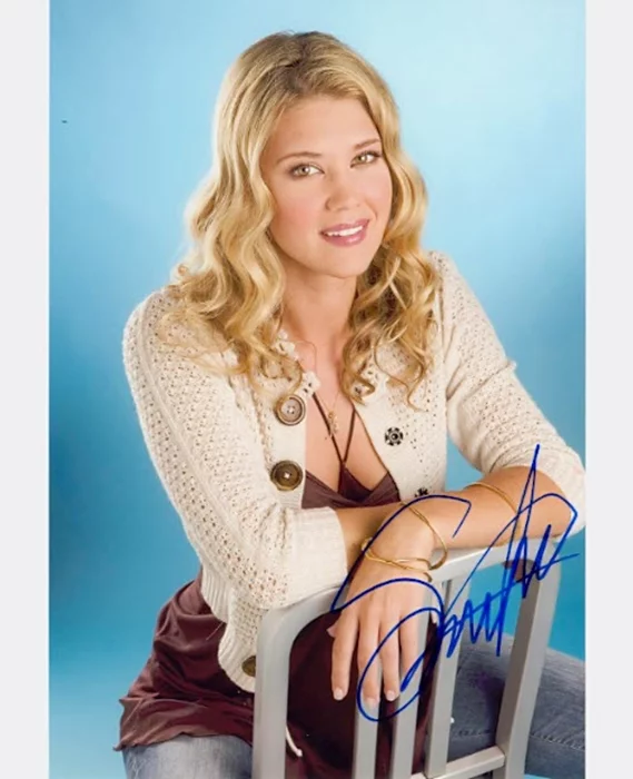 Sarah Lancaster autograph