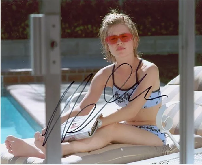 Alison Lohman autograph