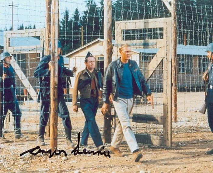 Angus Lennie autograph