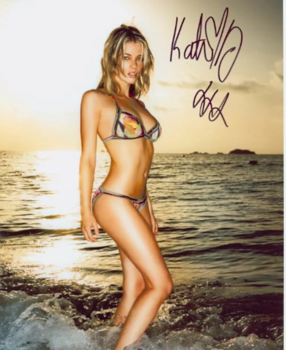 Katie Downes autograph