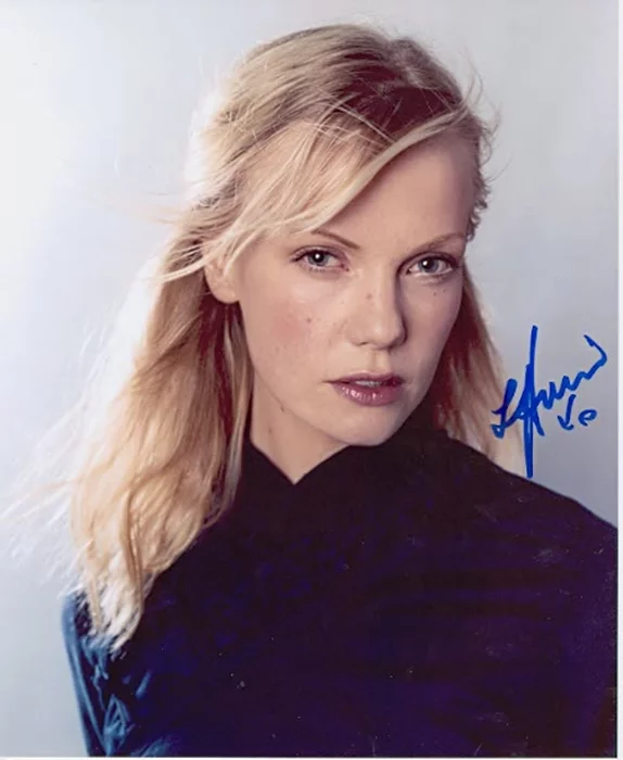 Laura Harris autograph