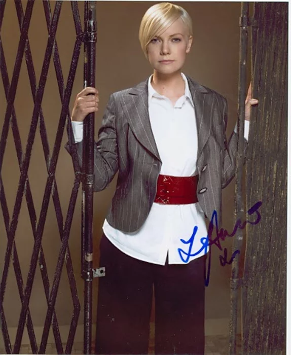 Laura Harris autograph