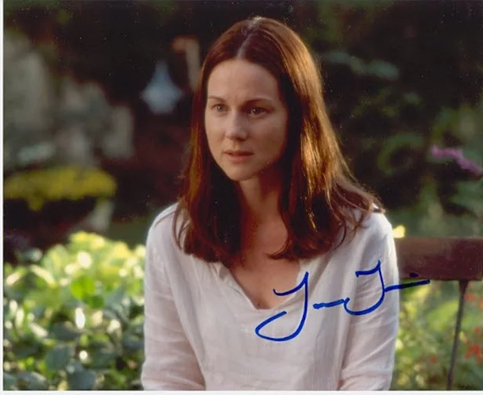 Laura Linney autograph