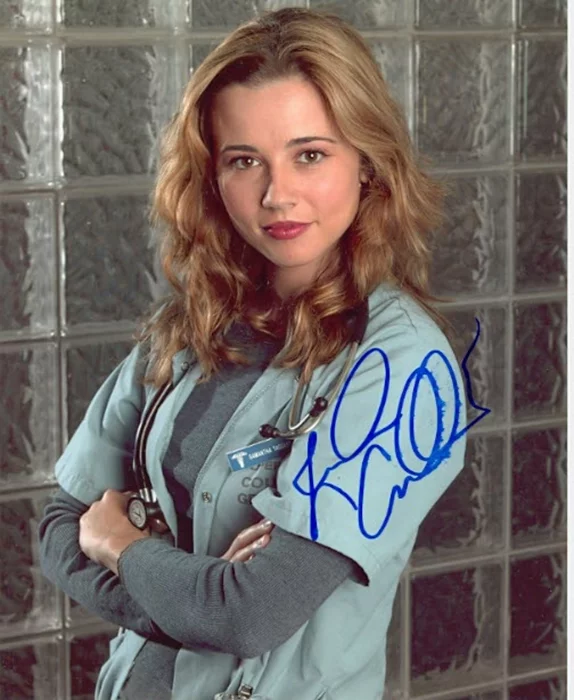 Linda Cardellini autograph